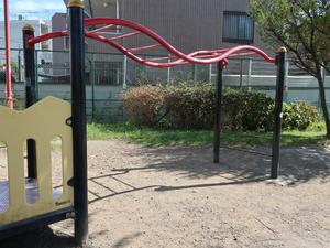 溝合公園の雲梯 - こども複合遊具の一部 (174-200, 2026.10.16)